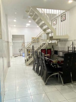 Nhà 3pn 2 lầu cách mạng tháng 8 q.tân bình– 4wc – nhà đẹp dễ ở