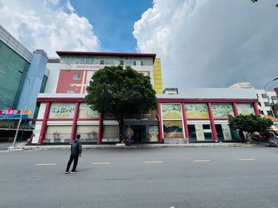 Cho thuê Tòa nhà GÓC 2MT số 3 Hoàng Việt, Phường 4, Quận Tân Bình