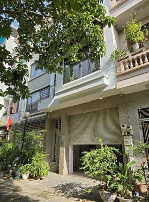 Cho thuê nhà Trần Kim Xuyến, Hà Nội. DT 70m2, 5 tầng. 25 triệu