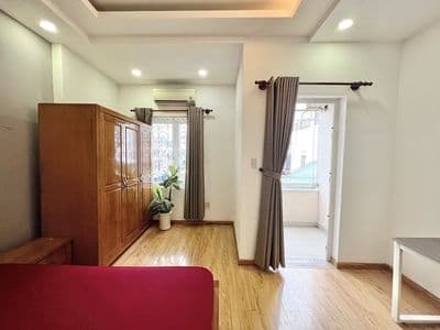 Căn hộ full nt máy giặt riêng có ban công ngay tt quận 1