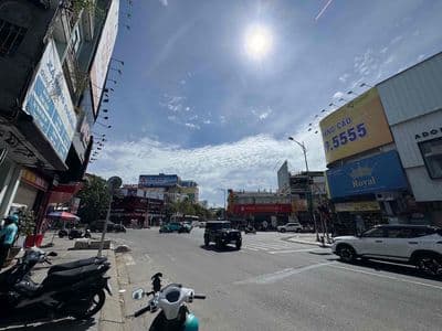 Cho thuê nhà 2 tầng MT Lê Duẩn