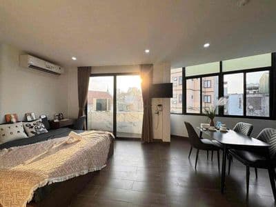 Cho thuê căn hộ dịch vụ rộng - ban công gần bitexco tháng 8/2026