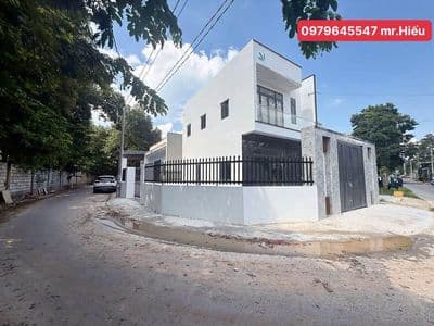 Nhà lầu sân vườn 2 mặt tiền KCN Mỹ Phước 3 - Bến Cát