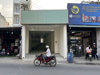 Nhà mt phan văn hớn diện tích rộng giá tốt