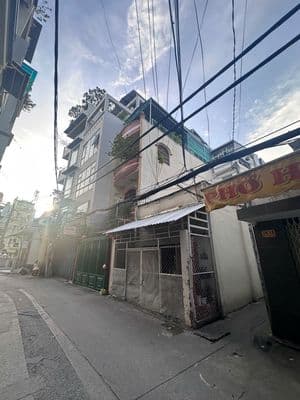 Cần bán gấp nhà 2 lầu, hẻm xe hơi đường Khánh Hội, Quận 4