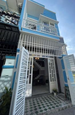 GẤP nhà bán 560tr ở Xuân Thới Sơn Hóc Môn có sân trước và giếng trời
