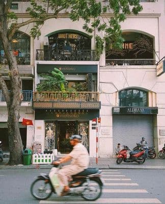 GIÁ THUÊ 7x - Mặt bằng 153 Đồng Khởi, Quận 1 - DT 5x24m, Riêng biệt