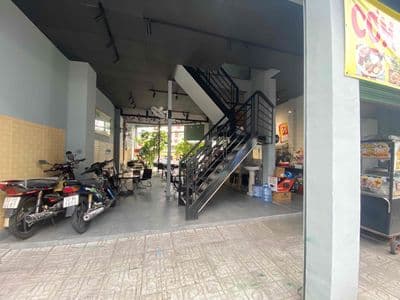 Mặt bằng kinh doanh 2 mặt tiền ngay ngã tư