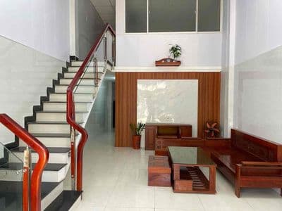 Nhà nguyên căn 2 tầng, hẻm ô tô Tôn Đản cho thuê 8tr/tháng lâu dài