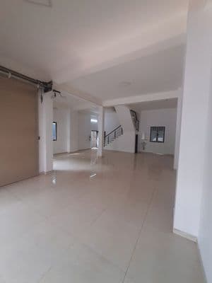 Thương hiệu cần một mặt tiền đủ “độ hiện diện”? ngang 9m - linh trung