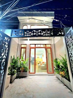 Nhà mới xây xong Đặng Nhữ Lâm - TT Nhà Bè - 3pn có pn dưới trệt