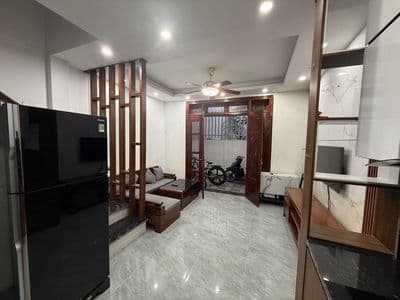 Nhà 5 tầng tặng nội thất, Việt Hưng, gần ô tô, tiện ích bạt ngàn