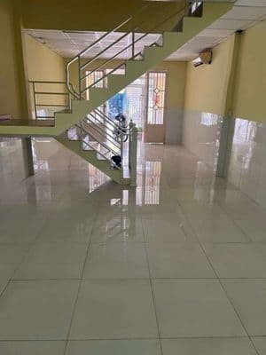 Cho thuê nhà mt giá rẻ mới đẹp 3pn 2wc 8triue