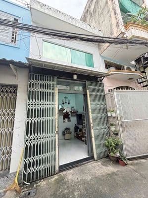 Lạc Long Quân. full nội thất (1pn, 1wc). Hẻm ba gác. DTSD 4M2