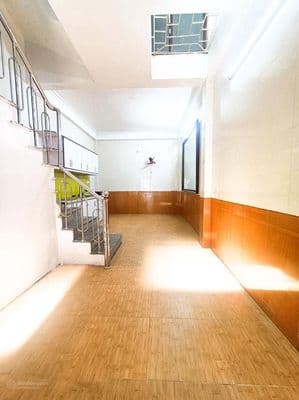 Nhà riêng tại ngõ 168 Trung Kính rộng 40m xây 4,5 tầng ở gia đình, VP