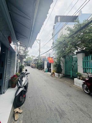 Nhà 4 x 17 - chỉ 5.3 tỷ - đường nhựa tô hiệu, quận tân phú