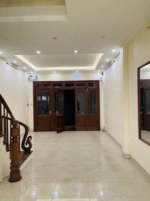 Cho thuê nhà nguyên căn phố Nguyễn Thị Định. DT 50m2, 5 tầng. Giá 25tr