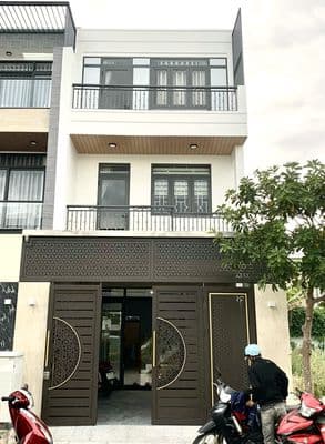 Nhà 4 phòng ngủ mới full nội thất khu đô thị mỹ gia giá 27 triệu/tháng