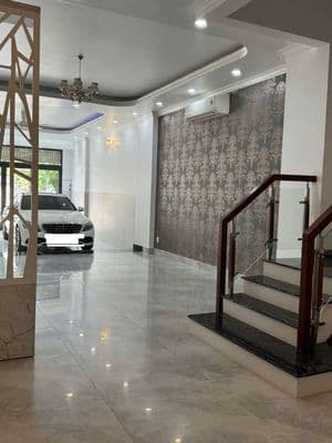 Nhà cạnh cv bình phú 1 đường 14m 4.5x20m 4 tâng ở hay vp