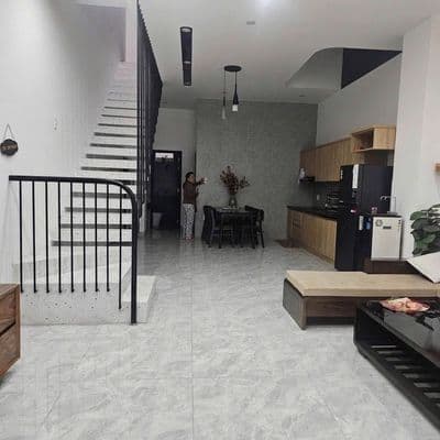 Nhà 3 tầng đường diên hồng 3pn full nội thất 18tr/th