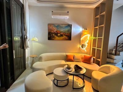 Nhà đẹp ở ngay, cổ nhuế, thang máy, 20m ra ô tô, 35m2, chỉ 8 tỷ