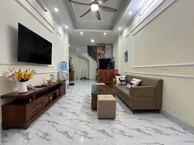 Nhà 39m2 5 Tầng 3 Ngủ 9.4 Tỷ Hồ Tùng Mậu