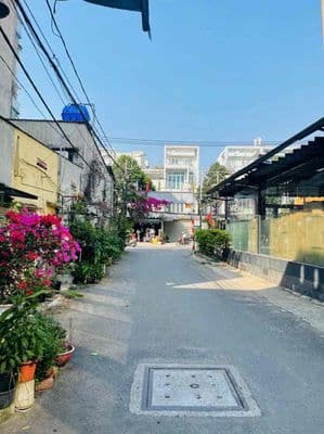 Nhỉnh 3 tỷ - hxh tránh - 2 tầng - 4pn -100m2 -phan văn hớn hôc môn
