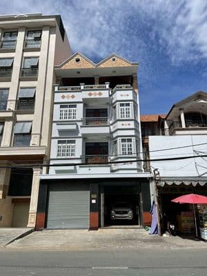 Cho thuê nhà MT Trần Văn Giàu 8x16. có hầm