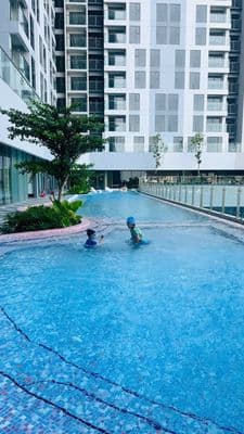 Cho thuê gấp căn 2 PN 82 m2 Ban Công dài view hồ bơi