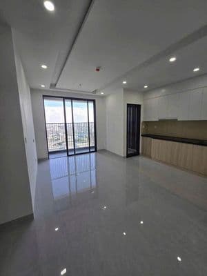Cho thuê gấp căn hộ At SKy , 2 Pn 2 WC , rèm, giàn phơi