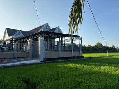 Bán nhà vườn, mới đẹp vào ở liền. DT 327m full thổ cư, hẻm xe ôtô.