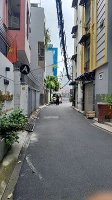 Hàng hiếm thích quãng đức, pn. mt 9m , 5 tầng, có nội thất + gara xe