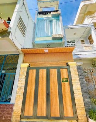 Cho thêu căn nhà sát biển, trung tâm nha trang, siêu đẹp, full nội t