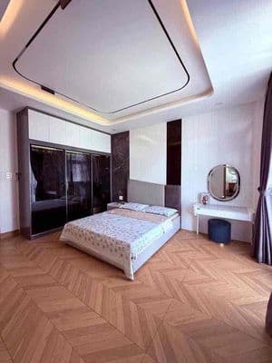 Cho thuê nhà FUll nội thất đối diện công viên DT 5x20 XD 3,5 tấm .