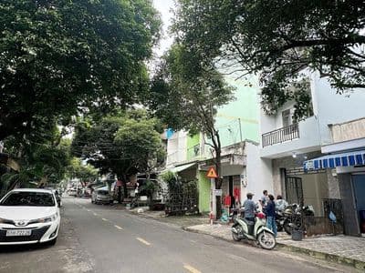 Mtnb gò dầu - 4x14m - nhà 3 tầng đẹp mới, có máy lạnh giá 17 triệu tl