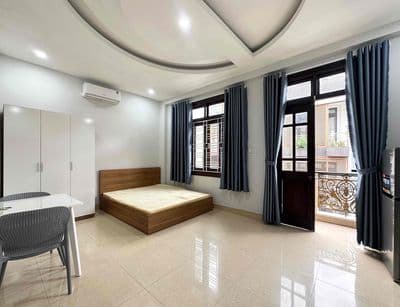Cho thuê căn hộ ban công full nt mgr ngay bờ kè hoàng sa q3