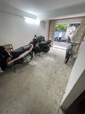 Nhà cho thuê Xe hơi đậu trong nhà Thích Quảng Đức 9x6m 4pn giá 20 Tr