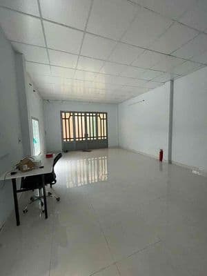 Nhà Rộng rãi, 1 trệt 2 lầu - Lạc Long Quân P8 Tân Bình