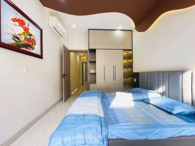 Nhà mặt tiền