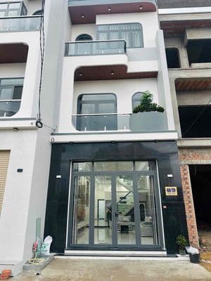 Bán gấp nhà 1 trệt2lầu full nội thất gần chợ hoá an