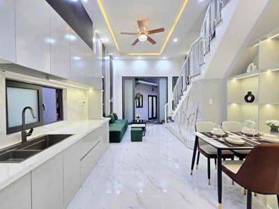 Nhà mới xây, Giá quá tốt để an cư ngay trung tâm thành phố