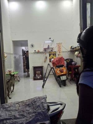 Nhà sạch sẽ- trệt lầu bà điểm ( 2p kín -1wc)