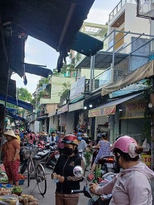 Bán nhà mặt tiền kinh doanh ngay chợ