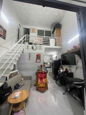 ngan 4 m dai 8 m tổng 32 m đỗ lưng chợ phu lạc vào hẻm