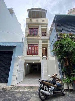 Nhà Mới, xe hơi ngủ trong nhà - 1 trệt 2 Lầu sân thượng