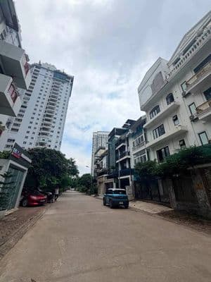 Bán nhà liền kề 121m² Tây Hồ, Hà Nội, giảm sốc