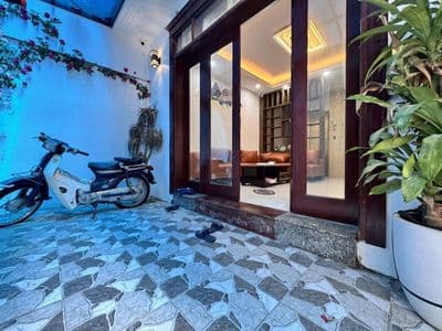 Cho thuê nhà nguyên căn Nam Dư có thang máy