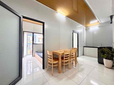 Cho thuê căn hộ studio 2 phòng ngủ ban công ngay âu cơ - luỹ bán bích
