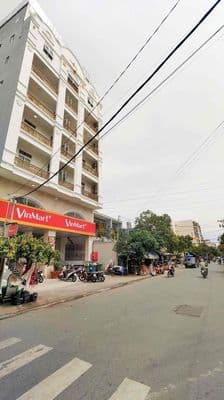 cần bán toà nhà chdv 104 phòng mặt tiền Lý Phục Man Q7