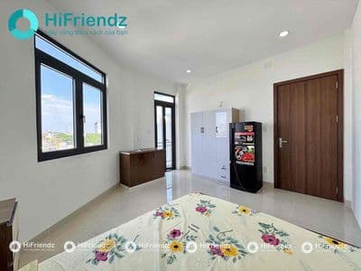 Studio ban công full nội thất đi bộ sang đại học nguyễn tất thành